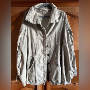 DIP / RUNDHOLZ
STRETCH TWILL A-LINE JACKET